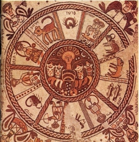 Fig. 1. O roată zodiacală din mozaic, cu elemente greco-bizantine, datând din secolul al VI-lea aflată într-o sinagogă în Beit Alpha, Israel.